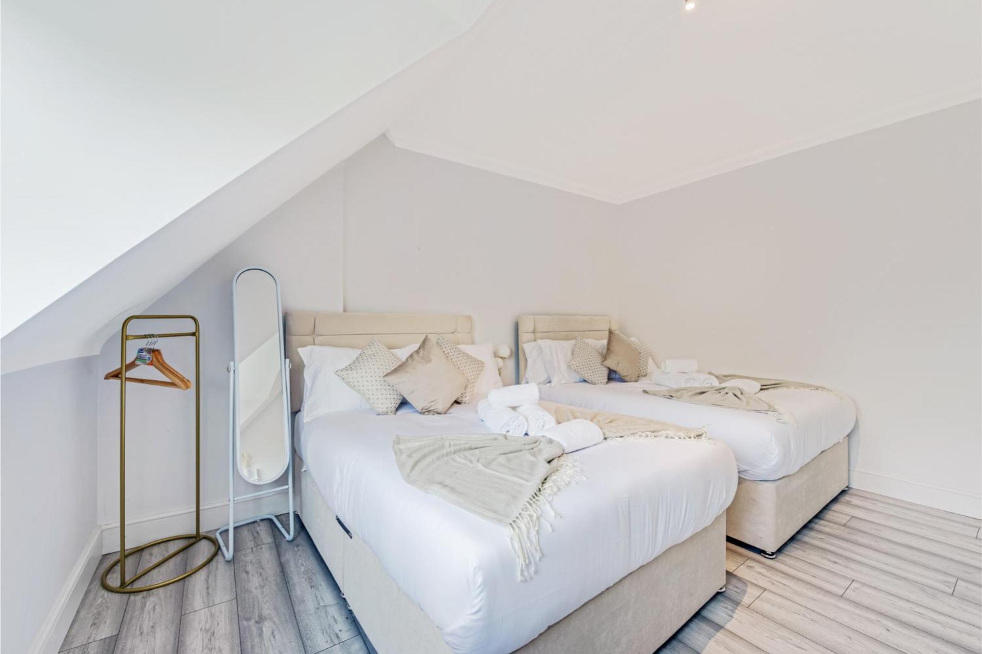 Sweet And Lovely 2Br With Free Parking ロンドン エクステリア 写真
